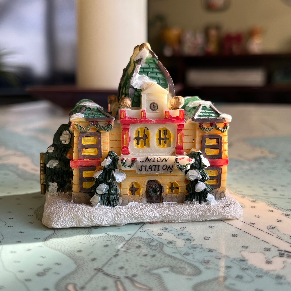 Vintage Hinged Union Tiny Station Ceramic Building
